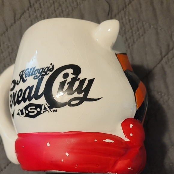 Vintage Tony the Tiger 3D Mug - Picture 4 of 5